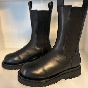 Men’s black leather boot with interior fur lining (New/Unworn)